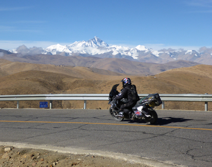 First sight of Everest and onwards to Base Camp